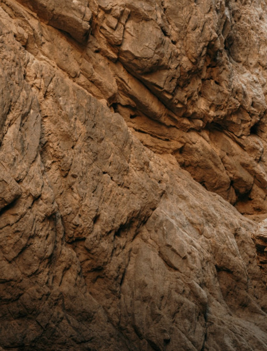 Von Wasser geformte Gesteinsschichten