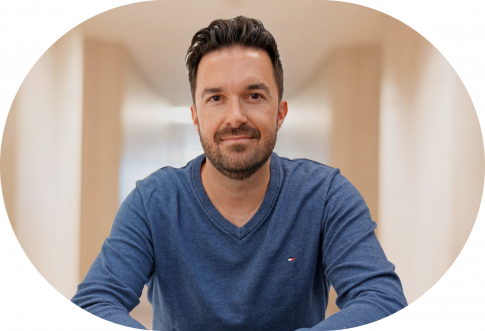 Kai Beschnitt in seiner Praxis